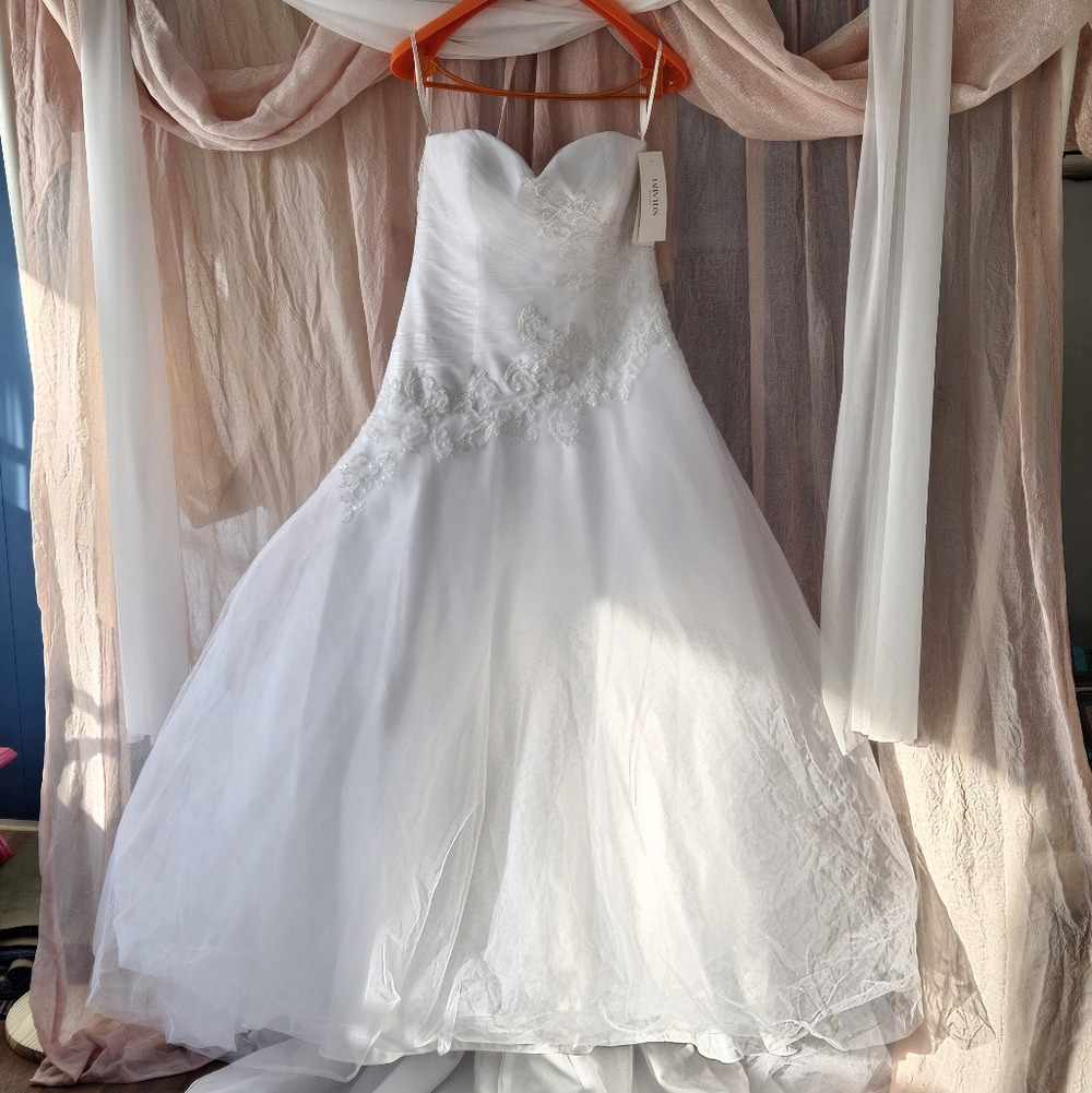 NEW White Gown - Picture 4 of 17